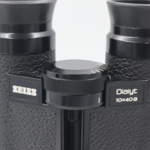 191 - ZEISS Dialyt 10 x 40 B cased binoculars. UK P&P Group 2 (£20+VAT for the first lot and £4+VAT for su... 