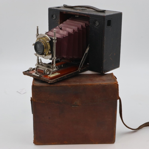 193 - Eastman Kodak No.4 cartridge camera, model 6, in  a leather case, C.1900. UK P&P Group 2 (£20+VAT fo... 