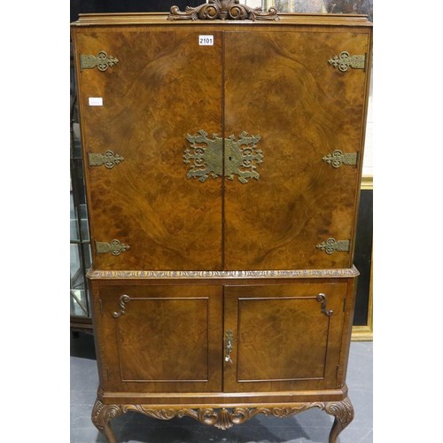 2101 - Mid 20th century burr walnut cocktail cabinet in the Epstein style with fitted interior (lacking two... 