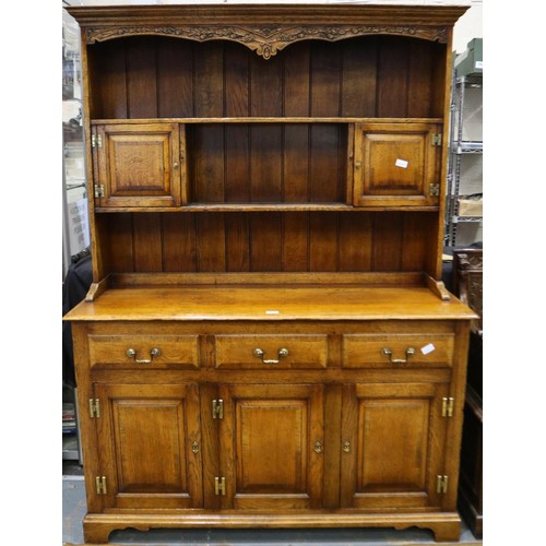 2171 - 20th century cross banded oak dresser with open plate rack, carved frieze and sideboard base, 135 x ... 