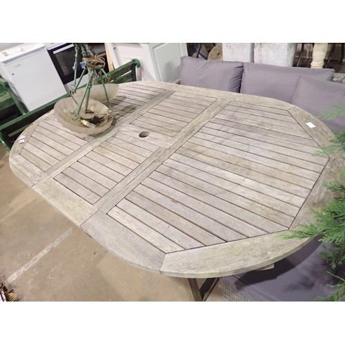 1782 - Teak oval garden table. Not available for in-house P&P