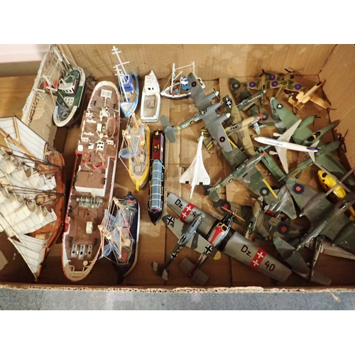 2027 - Selection of kit built model aircraft, mostly good condition, plus diecast aircraft and selection of... 