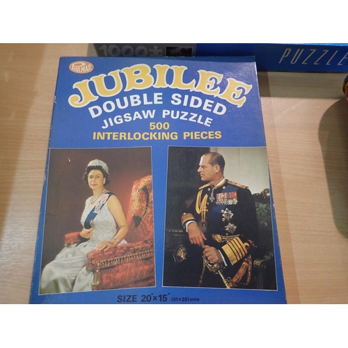 2038 - Eighteen boxed jigsaw puzzles, various makers, Whitman, Arrow and others, includes Giles and Royalty... 