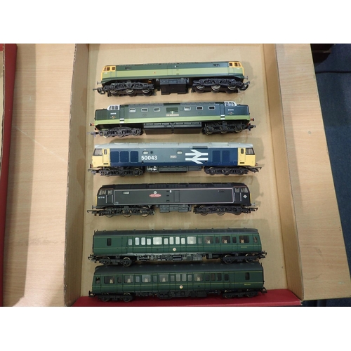 2047 - Five Lima OO scale diesel locomotives, Deltic, CL47, CL50, two car DMU and others, mostly very good ... 