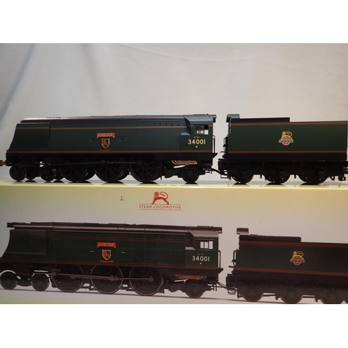 2070 - OO scale Hornby R3115, West Country class, Exeter, 34001, green, early crest, very good condition, b... 