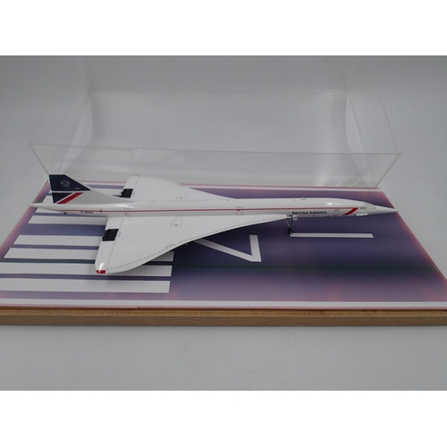 2084 - 1/72 scale Revell British Airways Concorde, made in high standard in diorama case. UK P&P Group 2 (£... 