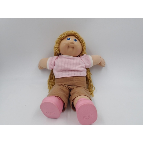 2088 - 1984 Xavier Roberts/Colecto, Cabbage Patch Kid, unboxed with trousers, shirt and shoes, excellent co... 