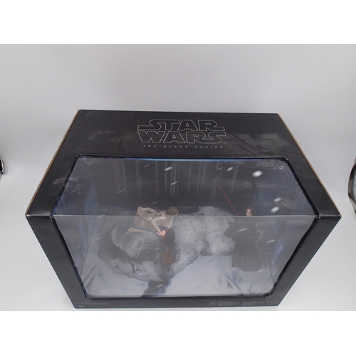 2107 - Boxed and sealed Starkiller base, Ray and Kylo Ren, box in very good condition. UK P&P Group 2 (£20+... 