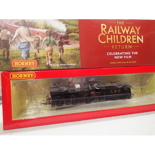 2160 - OO gauge Hornby R30221, The Railway Children Return, class 4F, LMS black, 3924, near mint, boxed wit... 