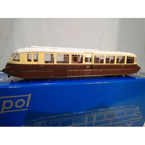 2163 - OO gauge Dapol 4D-011-000 streamlined railcar, GWR chocolate/cream, 11, near mint and boxed. UK P&P ... 