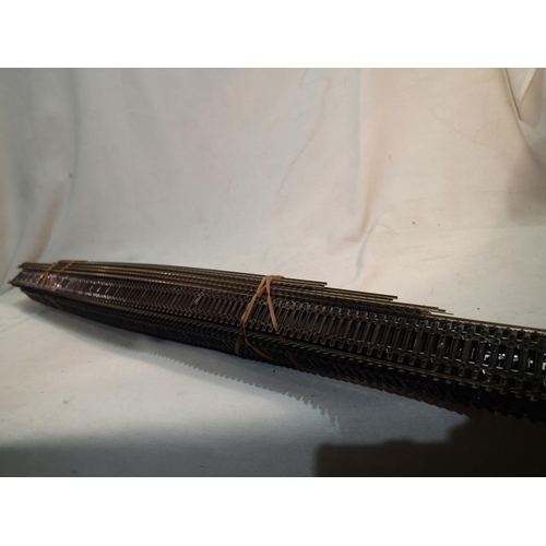 2221 - OO gauge, quantity of good used flexi track, part and full lengths. UK P&P Group 2 (£20+VAT for the ... 