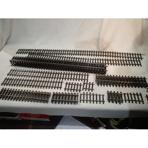 2224 - O gauge, approximately 40ft of Peco track, various lengths, mostly very good to excellent condition.... 