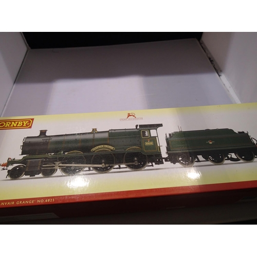 2011 - OO scale Hornby R3452, Grange class, 6825, Llanvair Grange, green, late crest, near mint, storage we... 