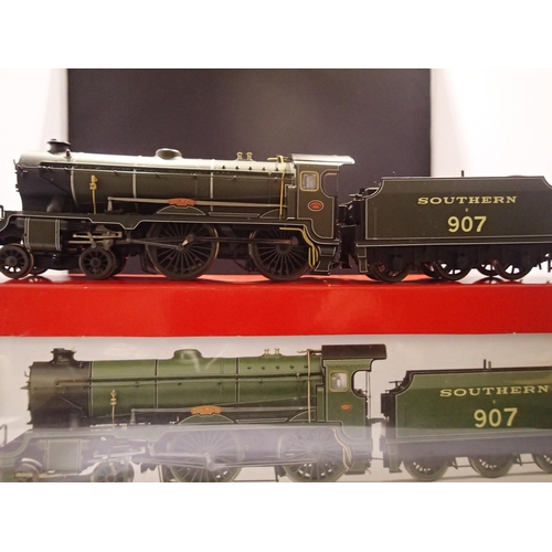 2012 - OO scale Hornby R2843 schools class, 907, Dulwich, Southern green, near mint, storage wear to box. U... 