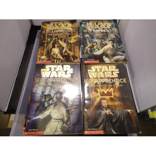 2264 - Collection of 11 Star Wars hardback books. UK P&P Group 3 (£30+VAT for the first lot and £8+VAT for ... 