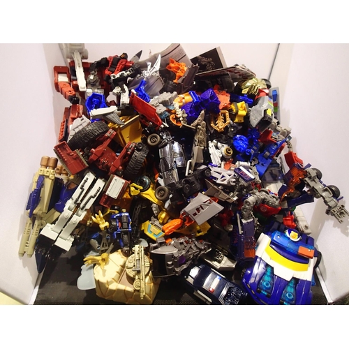 2275 - Twenty eight mixed generation, unboxed, transformers and accessories. UK P&P Group 2 (£20+VAT for th... 