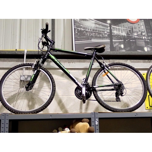 1004 - Trek 3500 hardtail bicycle, with front suspension, 22 inch wheels and 22 inch frame. Not available f... 