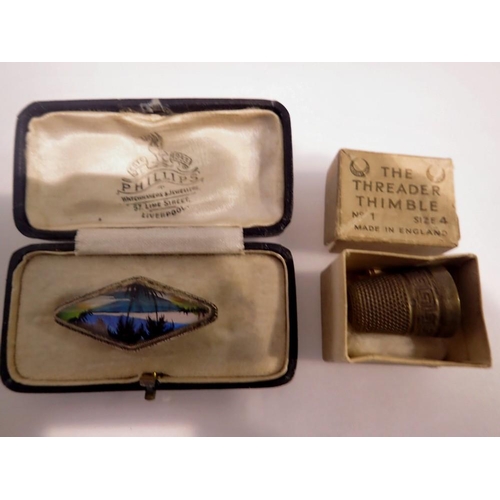 1048 - Boxed brooch and a Threader thimble. UK P&P Group 1 (£16+VAT for the first lot and £2+VAT for subseq... 