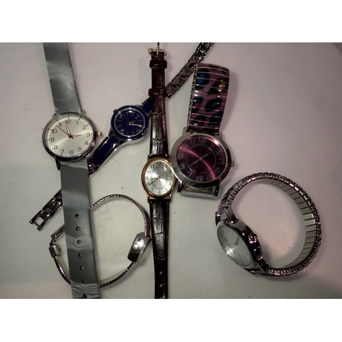 1061 - Collection of mixed wristwatches. UK P&P Group 1 (£16+VAT for the first lot and £2+VAT for subsequen... 