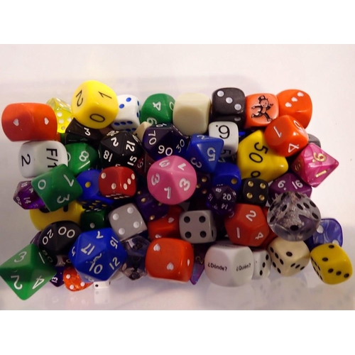 1073 - Collection of RPG / dungeons and dragons dice. UK P&P Group 1 (£16+VAT for the first lot and £2+VAT ... 