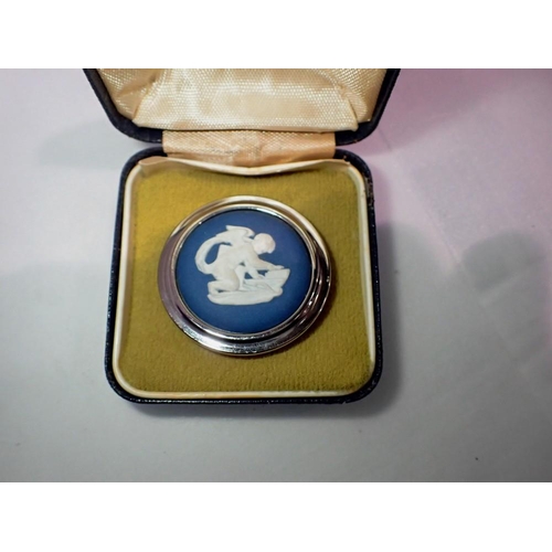 1076 - Boxed Wedgwood blue dip brooch, in a Wedgwood case. UK P&P Group 1 (£16+VAT for the first lot and £2... 