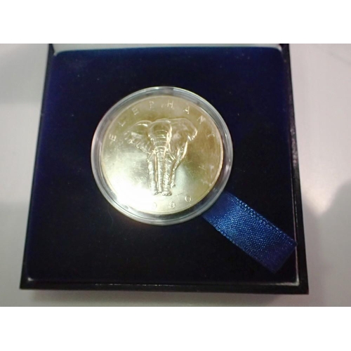 1105 - Gold plated elephant medallion - boxed. UK P&P Group 0 (£6+VAT for the first lot and £1+VAT for subs... 