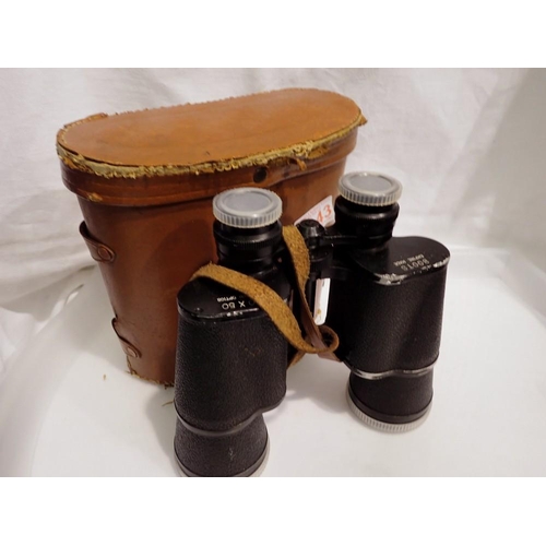 1122 - Boots 10 x 50 binoculars in a leather case. UK P&P Group 1 (£16+VAT for the first lot and £2+VAT for... 