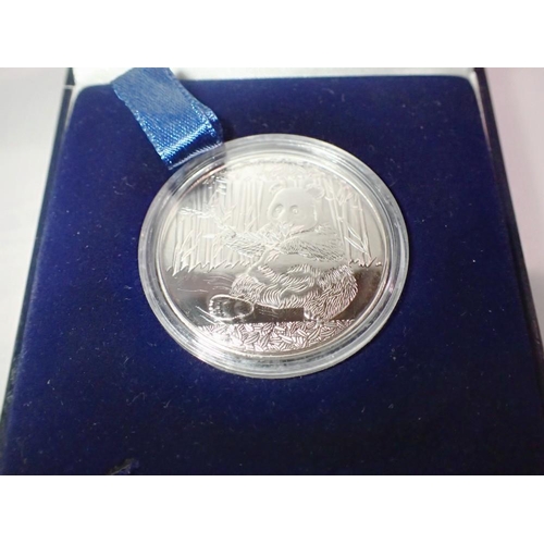 1150 - Chinese Panda commemorative coin in box.UK P&P Group 0 (£6+VAT for the first lot and £1+VAT for subs... 