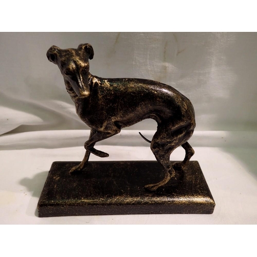 1153 - Cast iron greyhound on plinth. L: 22 cm UK P&P Group 2 (£20+VAT for the first lot and £4+VAT for sub... 