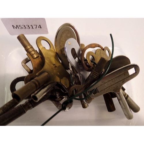 1162 - Twenty mixed clock keys. UK P&P Group 1 (£16+VAT for the first lot and £2+VAT for subsequent lots)