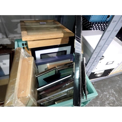 1237 - Tub of photo and picture frames. Not available for in-house P&P