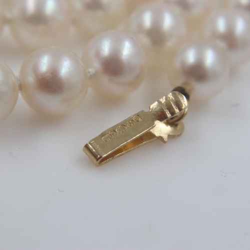 11 - String of pearls, with an 18ct gold clasp, L: 40 cm. UK P&P Group 0 (£6+VAT for the first lot and £1... 