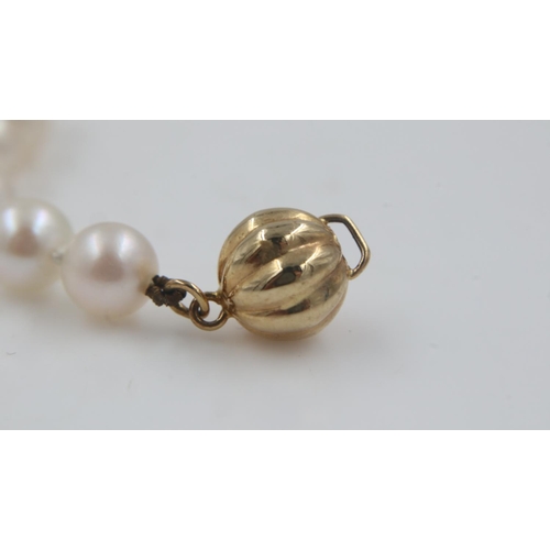 11 - String of pearls, with an 18ct gold clasp, L: 40 cm. UK P&P Group 0 (£6+VAT for the first lot and £1... 