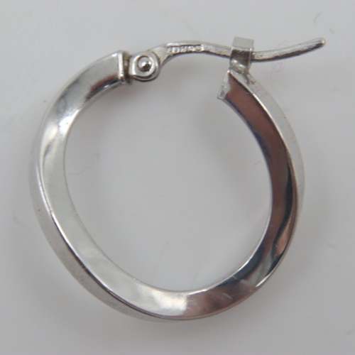 27 - 18ct white gold single earring, 0.7g. UK P&P Group 0 (£6+VAT for the first lot and £1+VAT for subseq... 