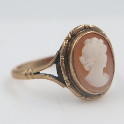 31 - 9ct gold cameo set ring, size M, 2.1g. UK P&P Group 0 (£6+VAT for the first lot and £1+VAT for subse... 