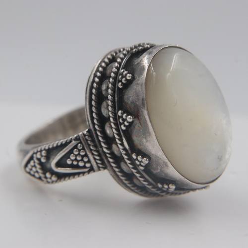 38 - Suarti 925 silver and mother of pearl set ring, size O. UK P&P Group 0 (£6+VAT for the first lot and... 