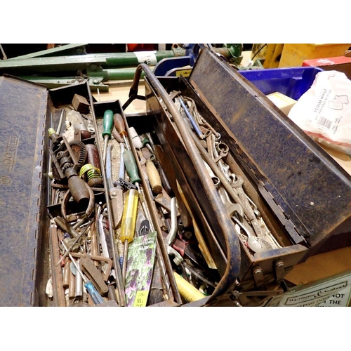 1746 - Britool metal cantilever toolbox with tool contents. Not available for in-house P&P