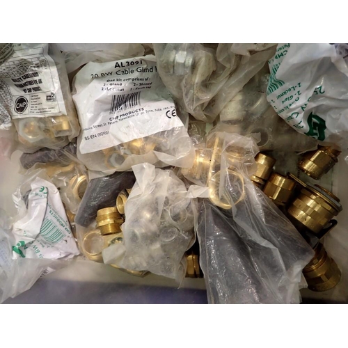 1905 - Mixed brass fittings, mainly gland packs. Not available for in-house P&P