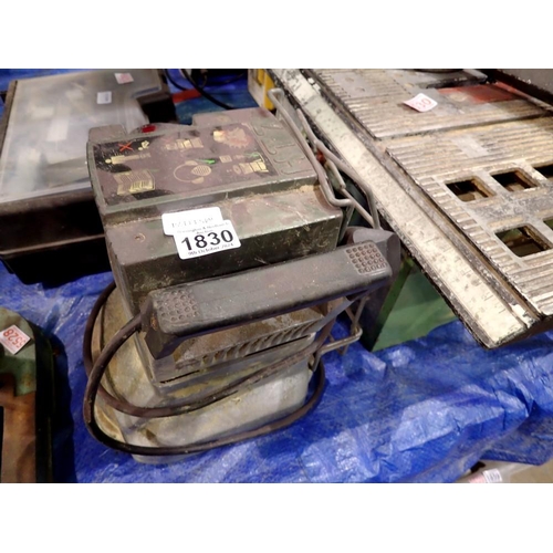 1830 - HT7 Electric sander. All electrical items in this lot have been PAT tested for safety and have passe... 