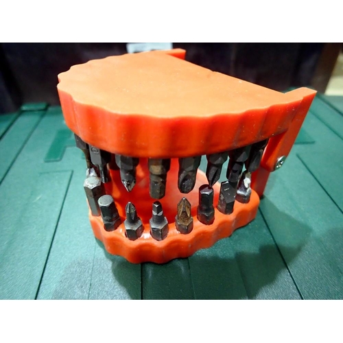 1845 - Novelty false teeth organiser with 28 screwdriver attachments. UK P&P Group 1 (£16+VAT for the first... 