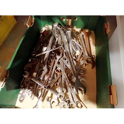 1860 - Mixed spanners including a Snap On ring spanner. Not available for in-house P&P