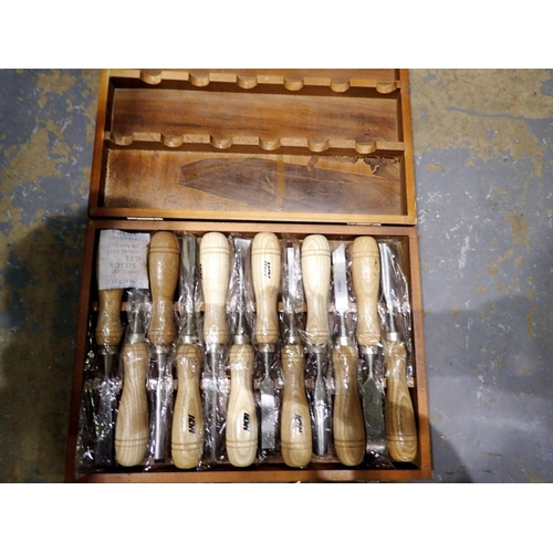 1875 - New ADW chisel set. Not available for in-house P&P