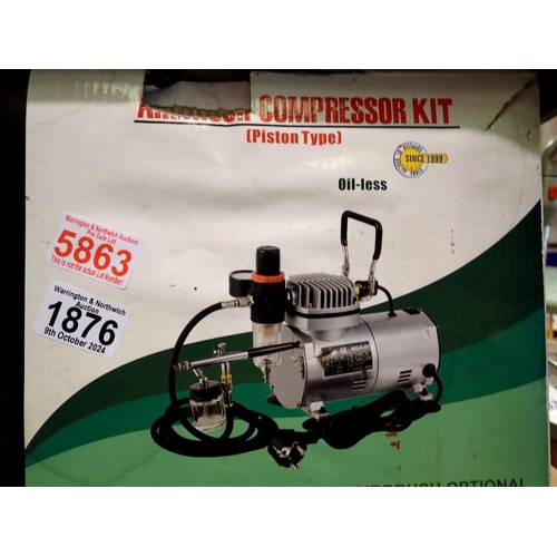 1876 - Boxed airbrush compressor. Not available for in-house P&P