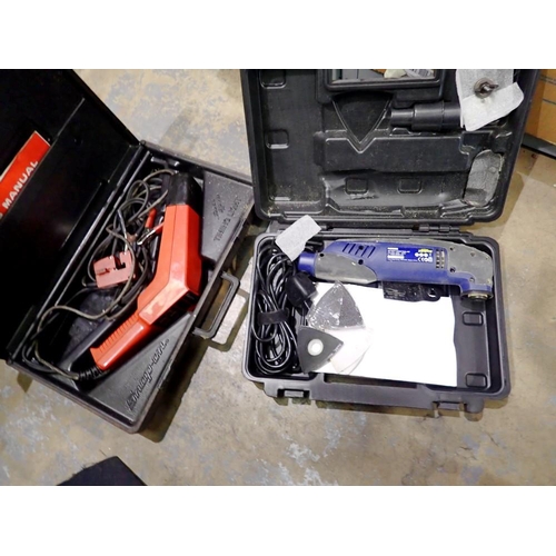 1886 - Snap-On boxed timing light and a 200w sander. Not available for in-house P&P