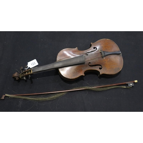 123 - 19th century violin and bow, un-named, for restoration. Not available for in-house P&P