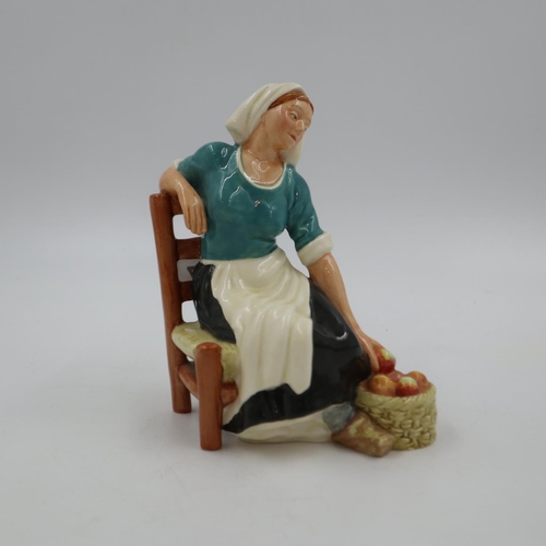 137 - Royal Doulton figurine, Apple Maid, HN2160, no cracks or chips, H: 18 cm. UK P&P Group 2 (£20+VAT fo... 