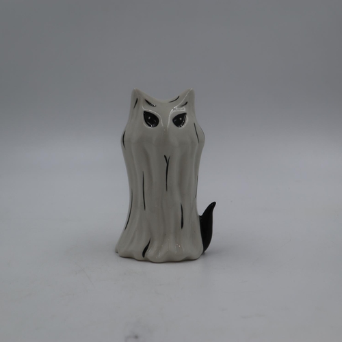 151 - Lorna Bailey ghost cat, no cracks or chips, H: 13 cm. UK P&P Group 1 (£16+VAT for the first lot and ... 