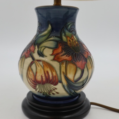 199 - Moorcroft table lamp in the Anna Lily pattern with original Moorcroft silk shade, overall H: 44 cm. ... 