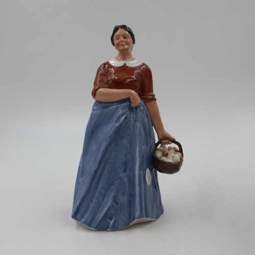 200 - Royal Doulton figurine, Farmers Wife, HN3164, no cracks or chips, H: 23 cm. UK P&P Group 2 (£20+VAT ... 