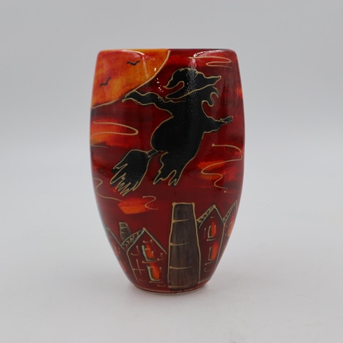 204 - Anita Harris witch vase, signed in gold, no cracks or chips, H: 20 cm. UK P&P Group 2 (£20+VAT for t... 